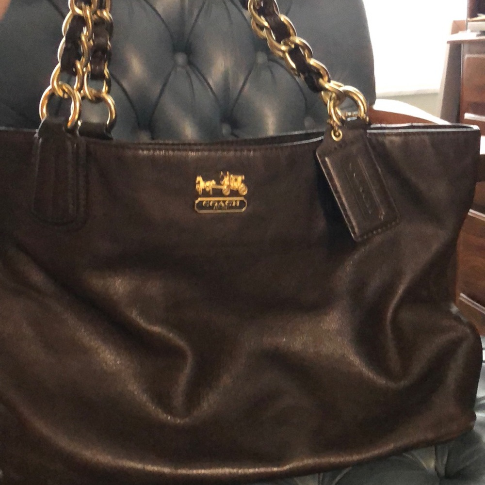 Coach brown bag with beautiful gold links in strap